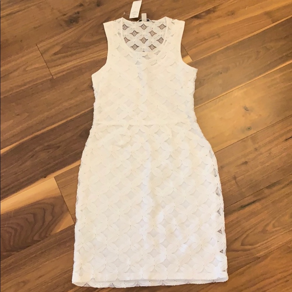 Beautiful lined lace dress - Picture 1 of 4